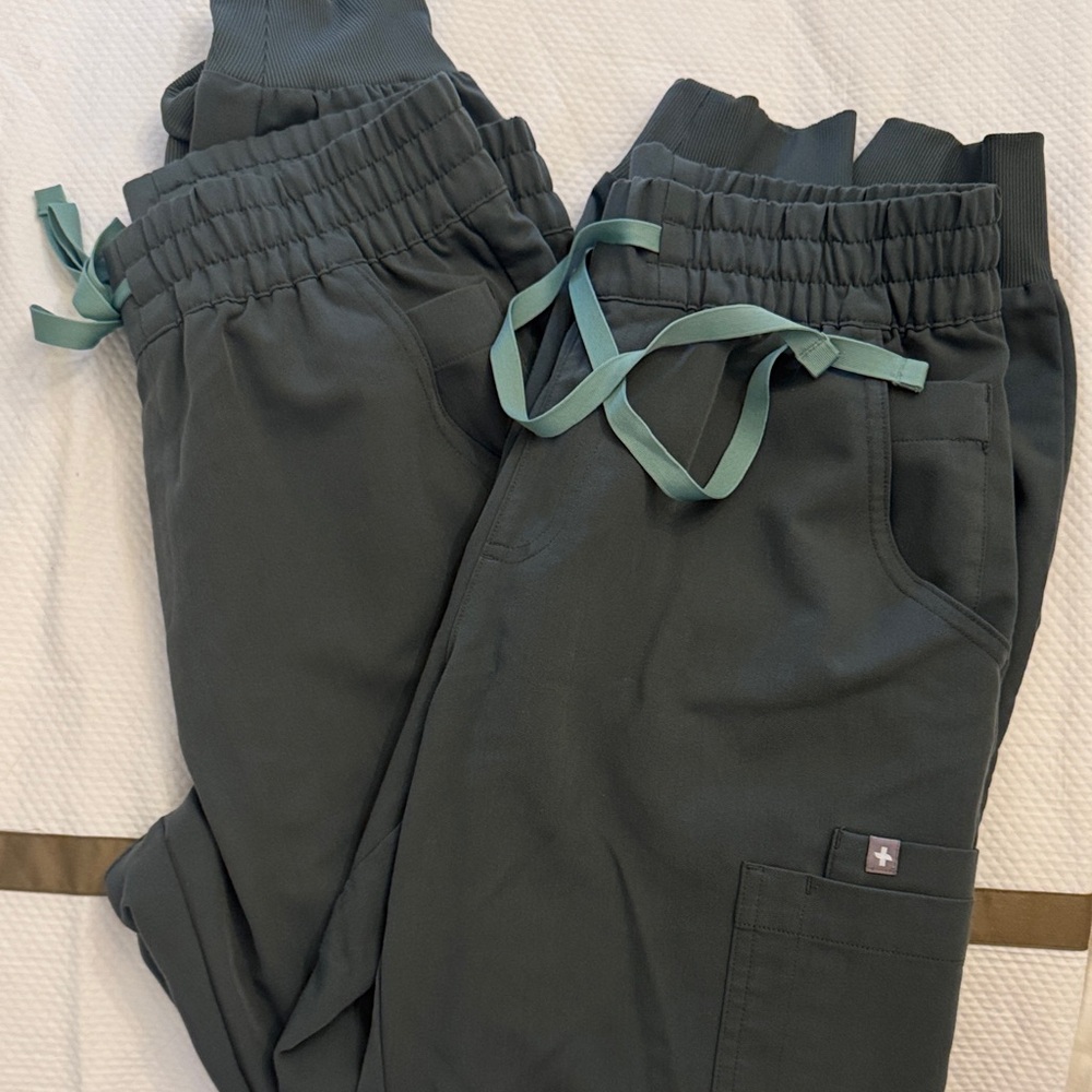 Figs Joggers, size Small, Moss color
EUC
2 pair of pants